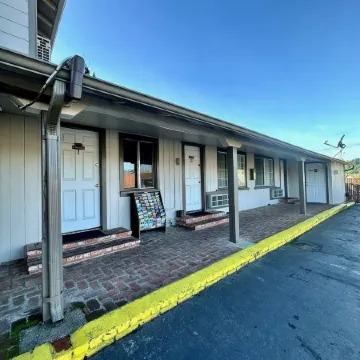 Lone Pine Motel