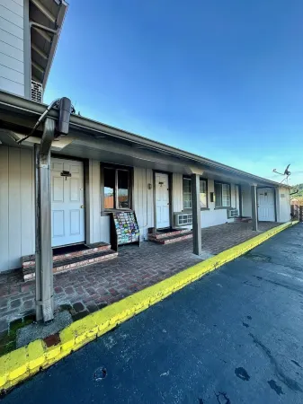 Lone Pine Motel Отели в г. Редуэй