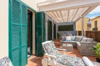 SkySea Holidays City Center Suites