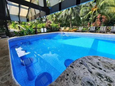 Guava Grove Resort & Villas Hotels in der Nähe von Roatan Institute for Marine Sciences