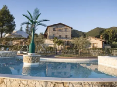 ลากาสเตลลายารีสอร์ท โรงแรมในFabriano