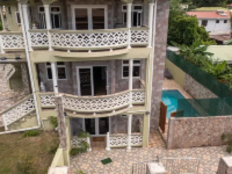 Topaz Apartment Villa - Mountain View Villa Hotels in Soufriere