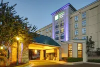 Holiday Inn Express & Suites Atlanta Buckhead Hotels near Atlanta History Center