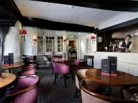 Macdonald Bear Hotel - ที่มีบาร์