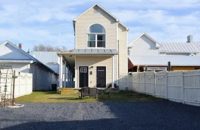 Historic New Market Retreat w/Washer and Dryer Hotels near Shenandoah Caverns