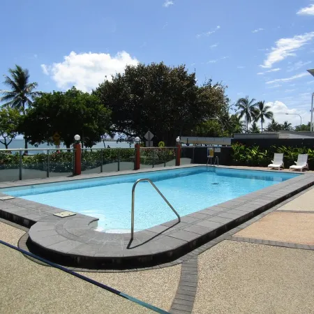 Top Floor Ocean Island  Views Wifi Foxtel See Actual Photos Clean Secure Отели в г. Север Уорд
