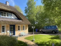For families, friends, children. Large garden, 4/5 bedrooms, fireplace. Central!