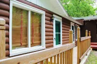 “Couples’ Cozy Cabin – King Bed, Walk to Geneva Lake”