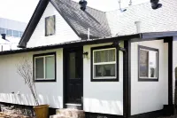 Hollywood House - Walk to UofA 아칸소 에어 앤드 밀리터리 뮤지엄 주변 호텔