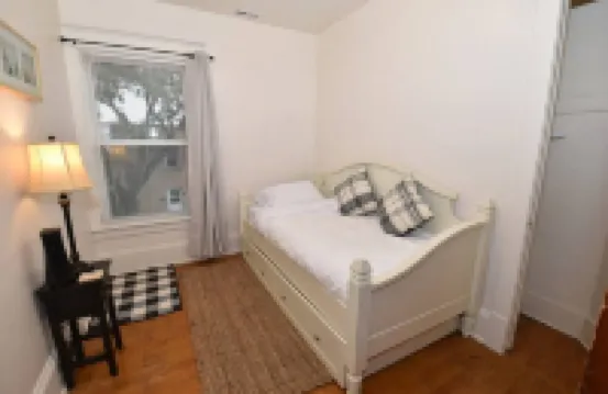 Charming Vintage Farmhouse 3 Bedroom Oasis