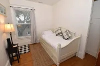 Charming Vintage Farmhouse 3 Bedroom Oasis