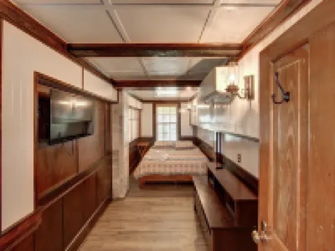 Historic suite with a private hot tub! Hotels in Kinnakeet