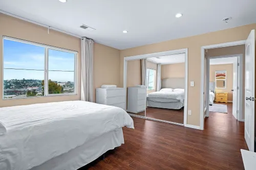 Spacious Los Angeles Home - only minutes from Down Town Los Angeles