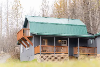 Secluded Mountain Lake Cabin: