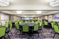 La Quinta Inn & Suites by Wyndham Oakland - Hayward Hotels in Hayward