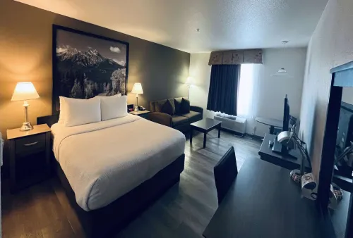 Super 8 by Wyndham Dawson Creek - Parking