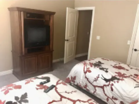 Looking for a fantastic home that is well-stocked? Look no further!