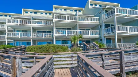Gorgeous Gulf Views and Direct Beach Access - Charming Coastal Escape
