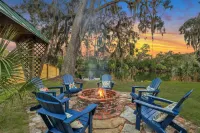4bd/4ba Lakefront-Spa-Kayak-Near Savannah & Tybee Hotels in Talahi Island