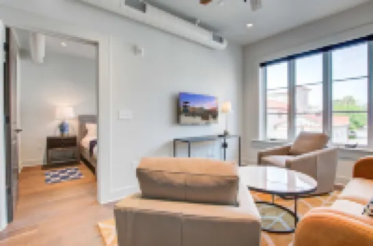 Shared Rooftop and Stylish Comforts - Contemporary Retreat