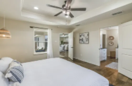 Private Heated Pool and Spacious Outdoor Oasis - Charming Getaway