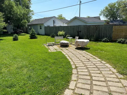 Spacious Kitchen and Proximity to Attractions - Charming Family Retreat