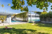 Pool, Sports Court and Artistic Charm - Gorgeous Oasis Hotels in Alhambra