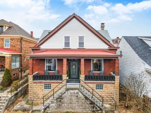 NEW! Stunning 5bdr game+movie room, VIEW, Parking!