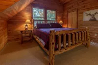 Game Loft and Private Decks Near Torch Lake - Charming Cabin Oasis Hotels in Forest Home Township
