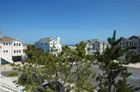 Close to Beach with Ample Amenities - Spacious Charming Cottage فنادق في كورولا