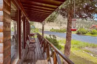 Gorgeous Riverfront Retreat