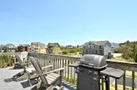 Screened in Porch and Spectacular Views - Charming Coastal Retreat