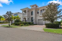 Entertainment Oasis and Private Pool - Stunning Luxury Getaway