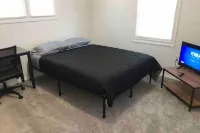 Private 2-bed house with free parking and 15-min walk to direct NYC Manhattan train Hotels in Woodbridge Township