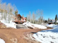 Cozy Fireplace and Arcade Games - Inviting Ski Retreat