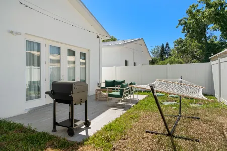 Wellness Room and Stylish Design - Inviting Urban Retreat