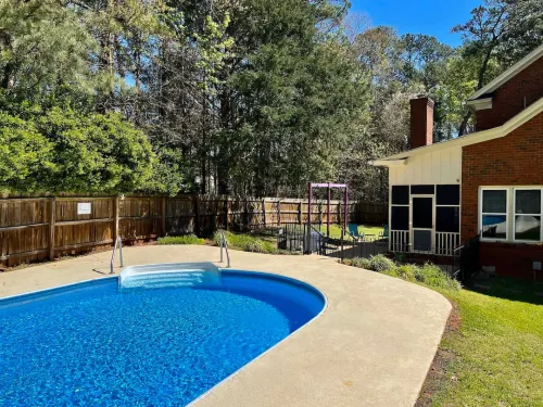 Private Pool and Backyard Retreat Near Columbia - Charming Oasis Hotels in Irmo