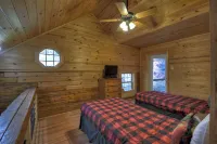 Charming Cabin by the Creek with Hot Tub - Rustic Mountain Retreat Hotels in Mineral Bluff