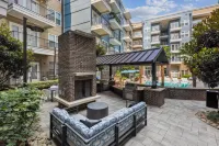 Prime Location with Resort Amenities - Stylish Modern Oasis