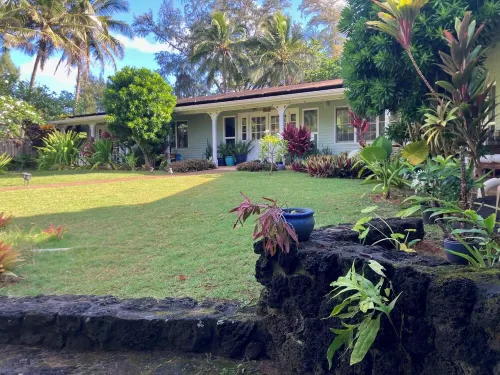 Huge 6 Br/6 ba Beachfront, for Big Groups,A.C. Accessible, in Relaxed Old Hawaii
