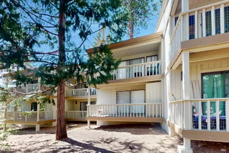 Luxe All-Season Escape | Pool, Sauna, Tennis | Near Kings Beach & Ski Resorts Отели в г. Кингс Бич