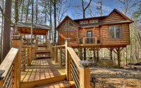 Scenic Deck and Covered Hot Tub - Magical Treehouse Retreat Hotels in Fannin County