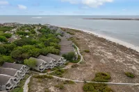 Phenomenal Beachfront Views and Spacious Living - Gorgeous Coastal Retreat