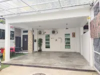Co. Living Suite Hotels in Mukim Berakas A