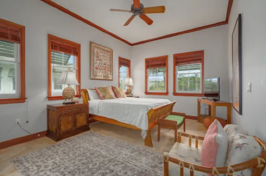 Direct Beach Access and Infinity Pool - Luxurious Coastal Haven