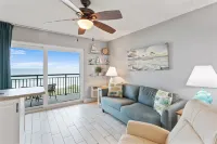 Spectacular Ocean View and Inviting Balcony - Charming Coastal Retreat Hotels in Crescent Beach