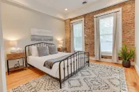 Cozy Retreat - Loveseat haven, Heart of Downtown Greenville