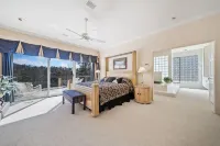 Massive Lakefront Mansion, 9Br/6BA 16 Beds, Private Pool & Dock, 9200Sqft+