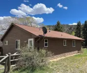 Thee perfect getaway to enjoy all that Colorado has to offer…..🏡🎣☀️🚣🏔🌲