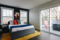 Hot Tub, Game Room and Rooftop Deck Retreat - Spectacular Escape